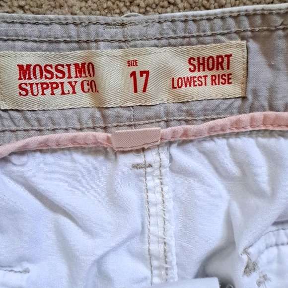 Size 17 white cargo shorts - Picture 3 of 7